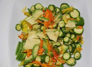 insalata estiva, avocado, fiori di zucca, olio evo, bio, semi di canapa