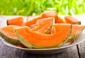 fette di melone, frutta, proprietà del melone, depurativo, detox