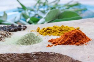proprietà delle spezie, bacche, erbe aromatiche